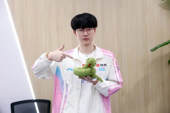 BLG下路选手Viper更新动态： 新一年大家一起加油！