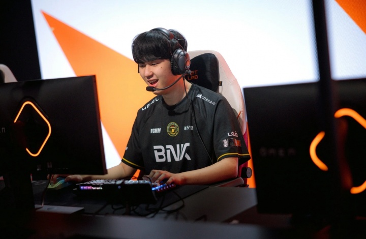 BFX打野Raptor:大家确实好像是紧张了 Xun前期应对很好 我自己做得也不差