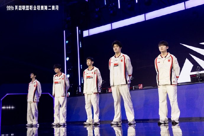 LPL官方发布TES赛后返图：沉稳应战，从容夺胜